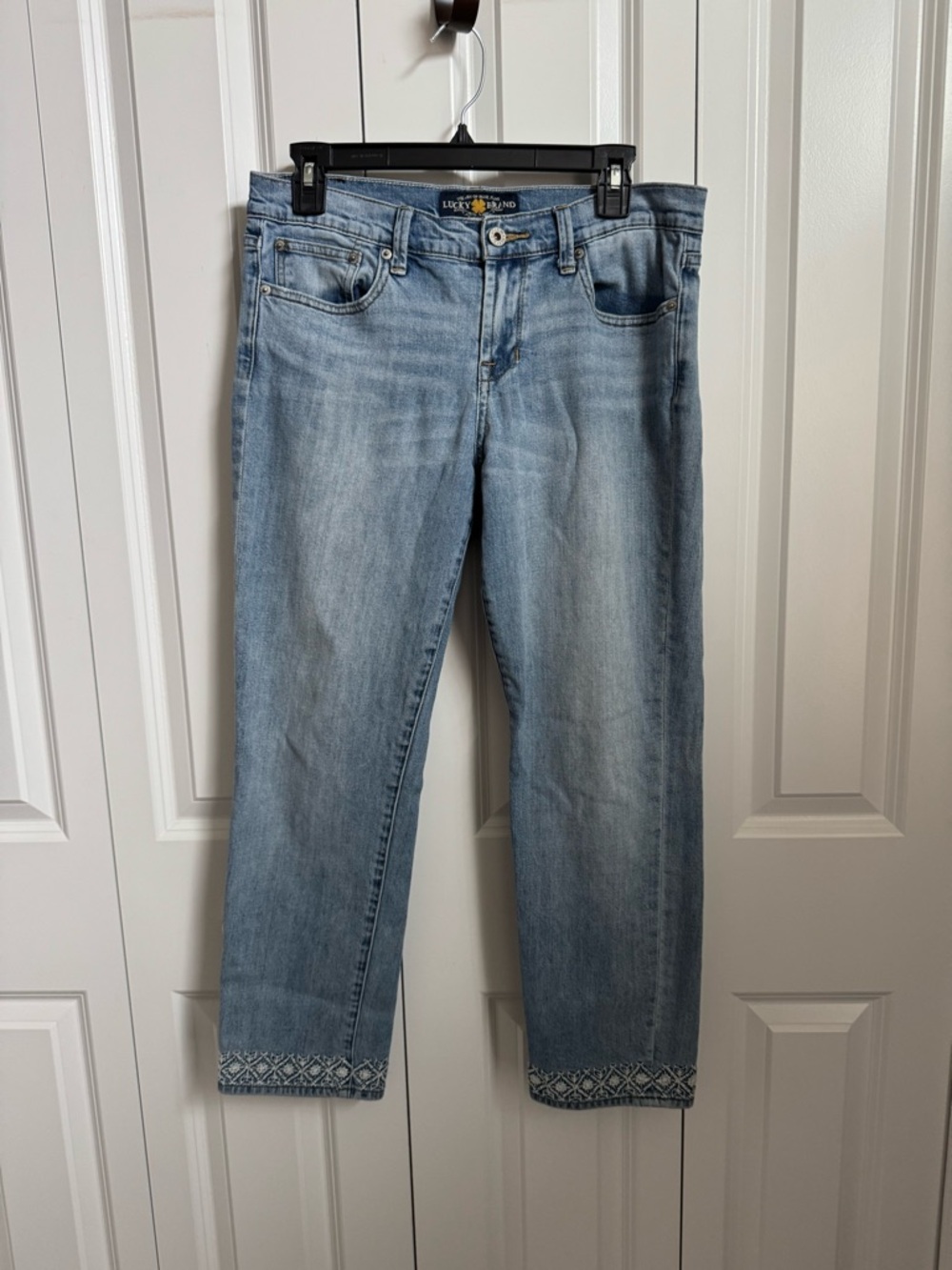 Lucky Brand Women's Light Blue Sweet Crop Jeans with Embroidered Hem 8/29